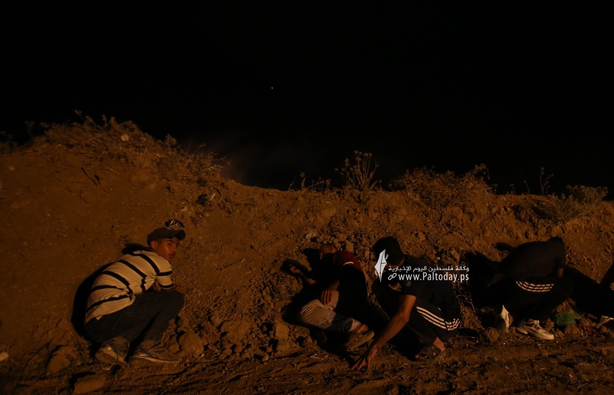 الإرباك الليلي على أرض مخيم العودة بمنطقة ملكة شرقي مدينة غزة رفضًا لاستمرار الحصار الإسرائيلي (11).JPG