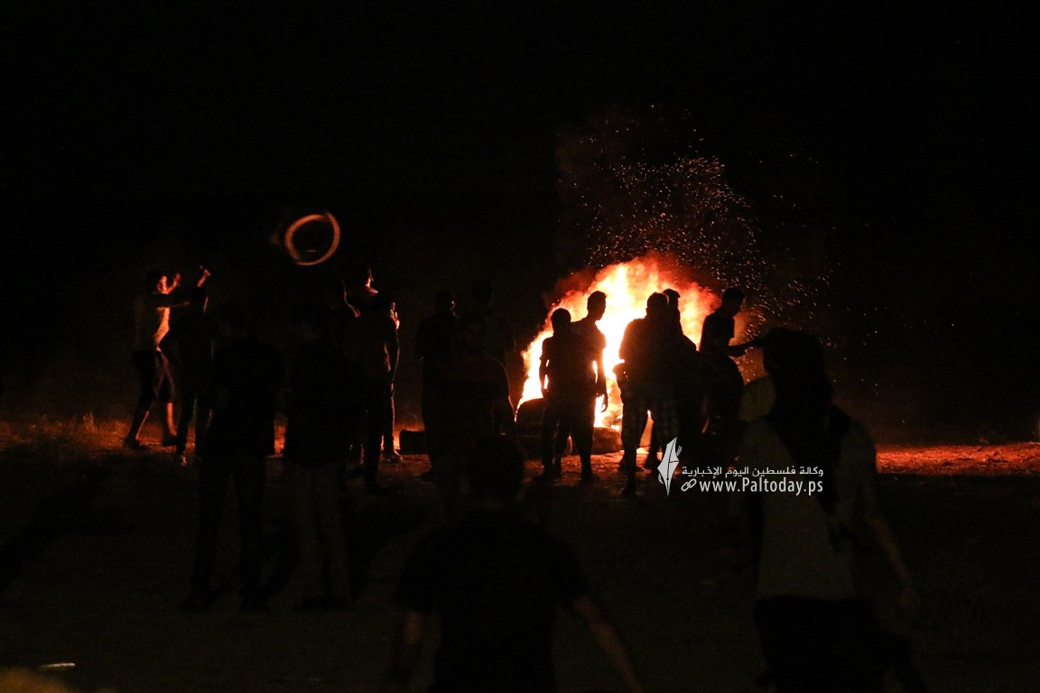 الإرباك الليلي على أرض مخيم العودة بمنطقة ملكة شرقي مدينة غزة رفضًا لاستمرار الحصار الإسرائيلي (13).JPG