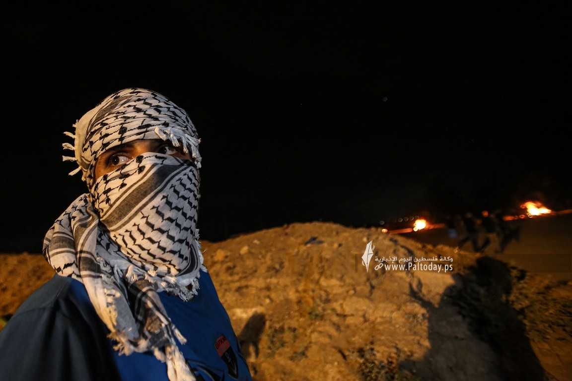 الإرباك الليلي على أرض مخيم العودة بمنطقة ملكة شرقي مدينة غزة رفضًا لاستمرار الحصار الإسرائيلي (10).JPG