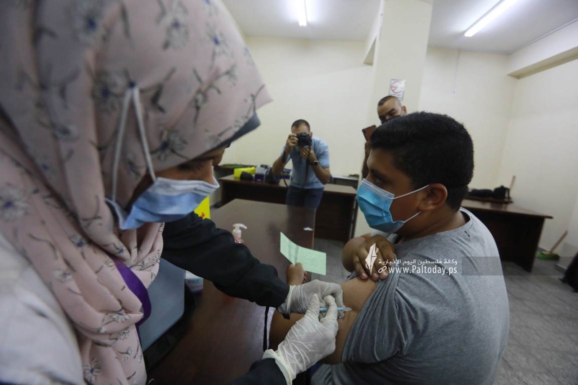 تطعيم طلاب مدارس قطاع غزة الثانوية العامة (8).jpeg
