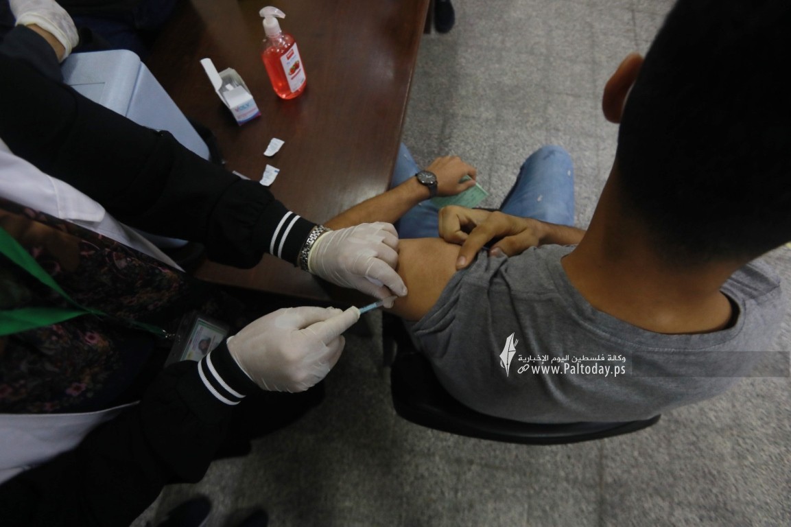 تطعيم طلاب مدارس قطاع غزة الثانوية العامة (9).jpeg