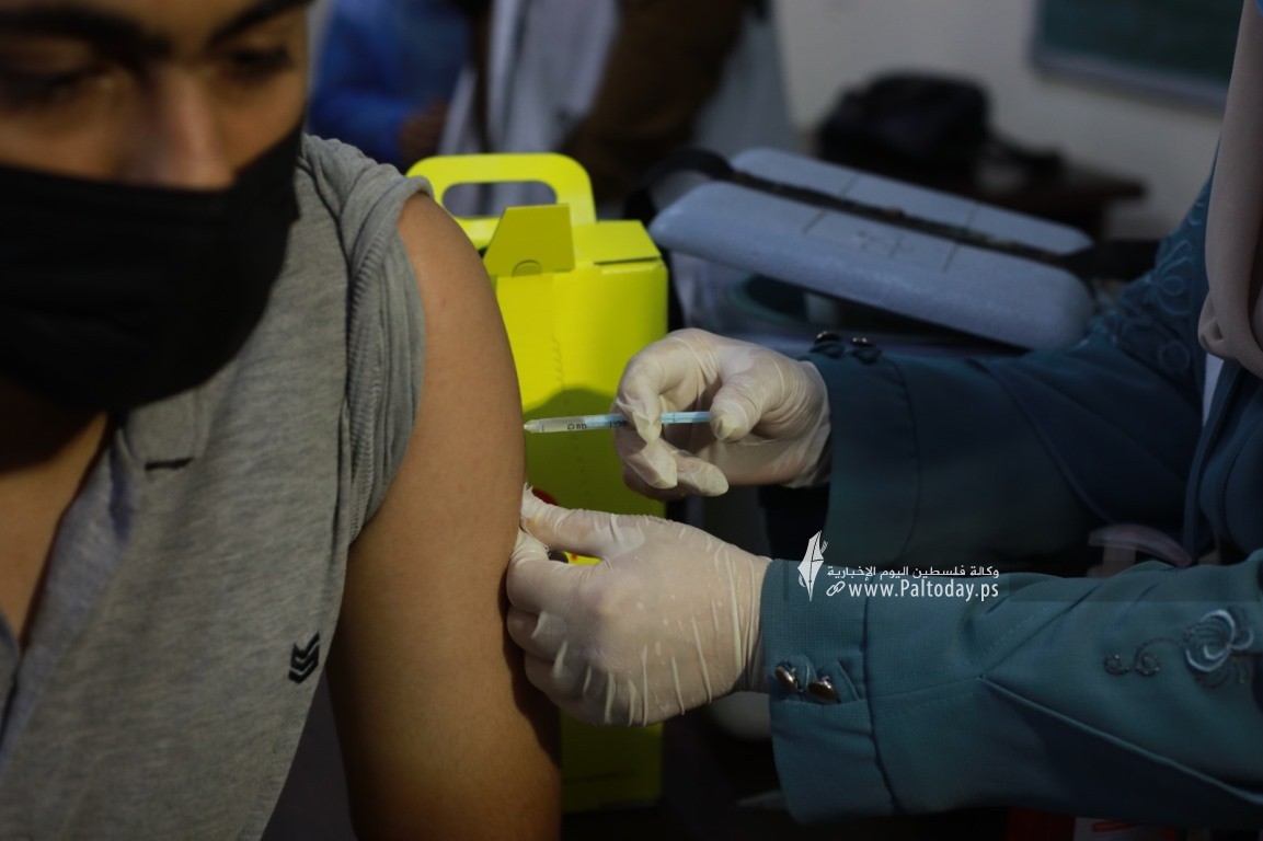 تطعيم طلاب مدارس قطاع غزة الثانوية العامة (5).jpeg