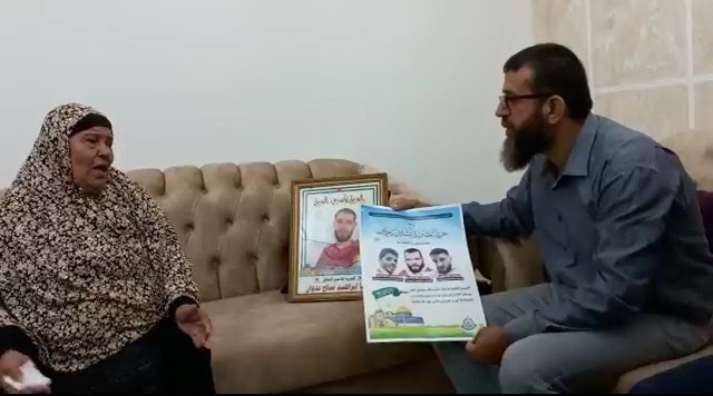 وفد الجهاد الاسلامي معزيا بشهداء بدو في القدس 2.jpg