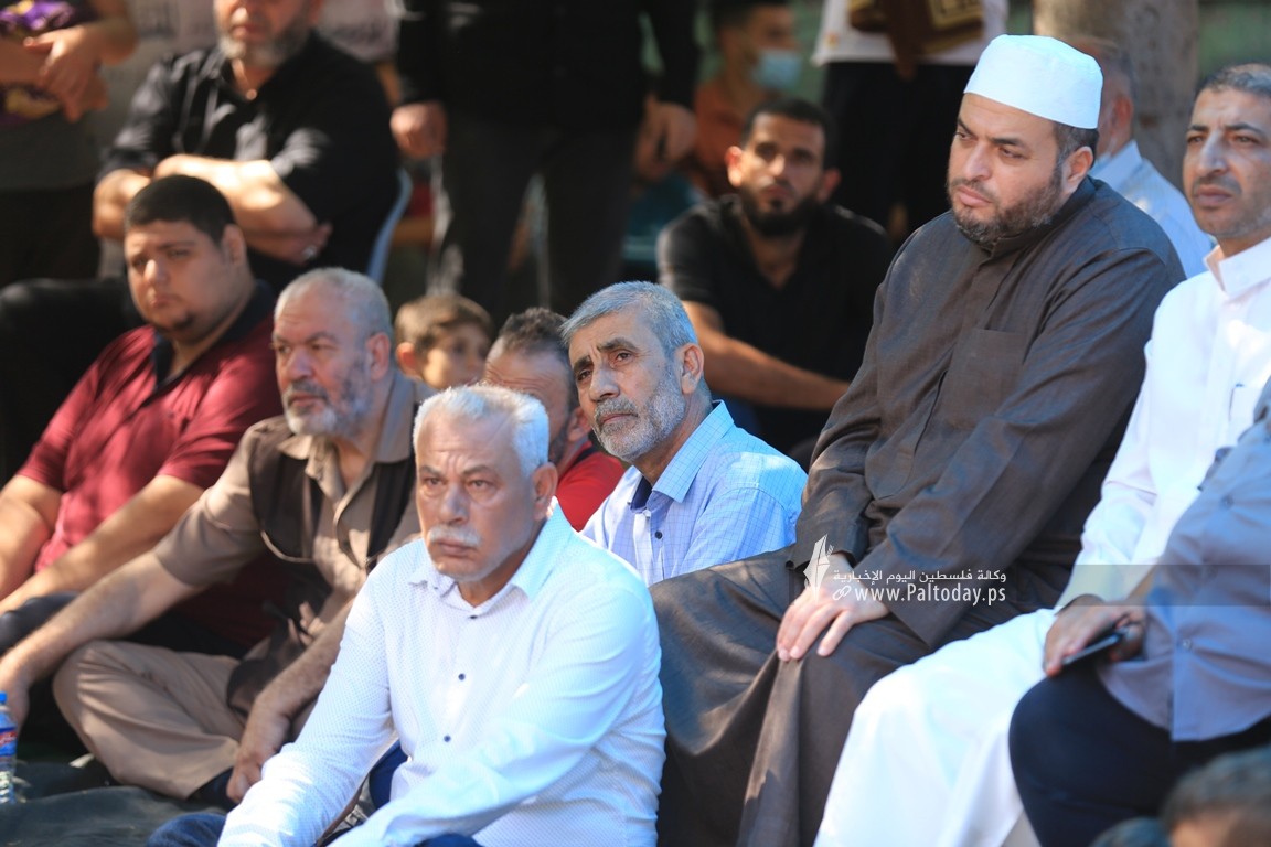  صلاة الجمعة أمام الصليب الاحمر بغزة نصرة لـ أسرى الجهاد المضربين عن الطعام  (33).JPG