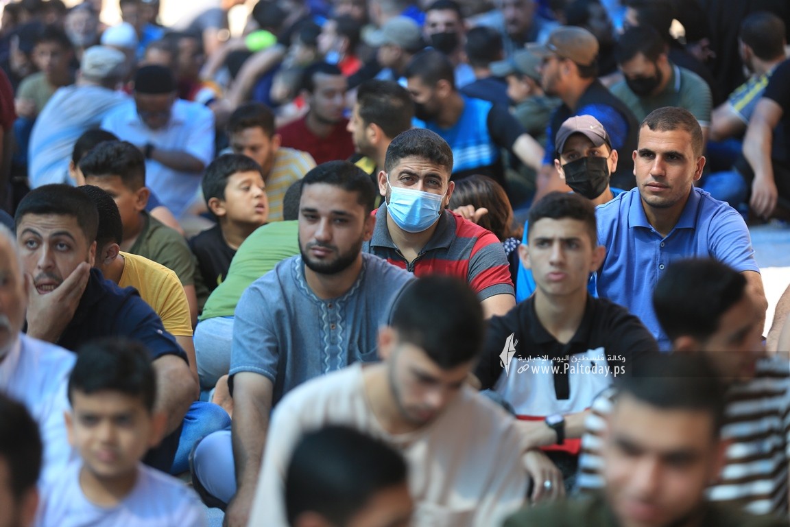  صلاة الجمعة أمام الصليب الاحمر بغزة نصرة لـ أسرى الجهاد المضربين عن الطعام  (25).JPG