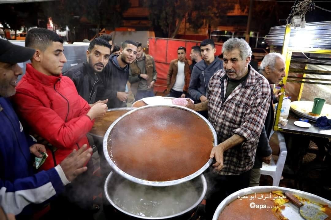 مسعود القططي حلواني فلسطيني يبيع الحلويات بأسعار رمزية (6).jpeg