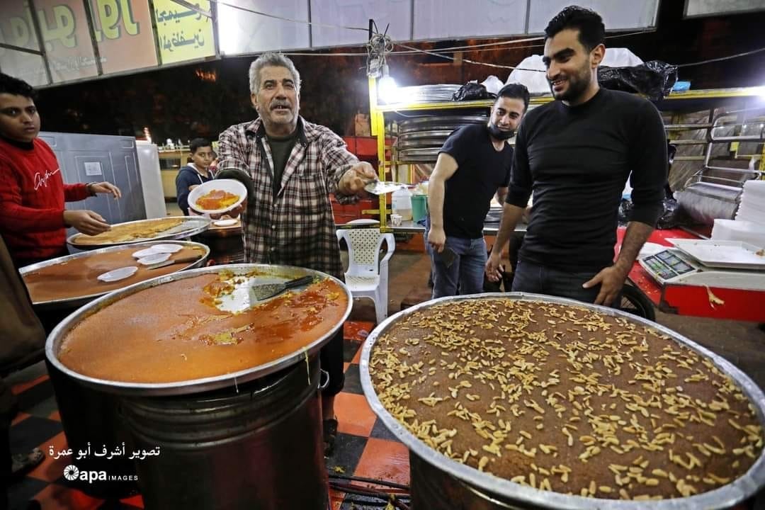 مسعود القططي حلواني فلسطيني يبيع الحلويات بأسعار رمزية (3).jpeg