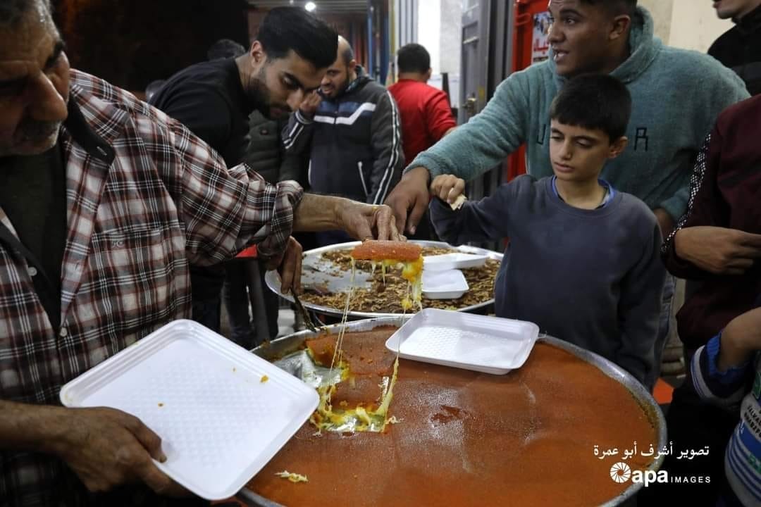 مسعود القططي حلواني فلسطيني يبيع الحلويات بأسعار رمزية (5).jpeg