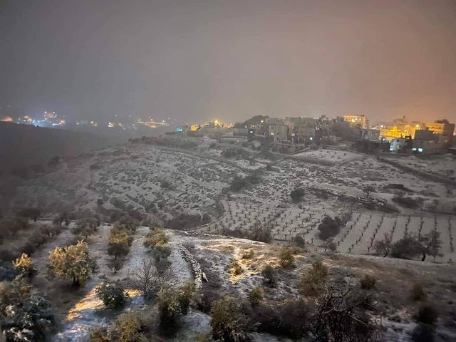 بدء تراكم الثلوج في عدد من قرى جنوب بيت لحم.__ تصوير_ هشام أبو شقرة_0(image0).JPG