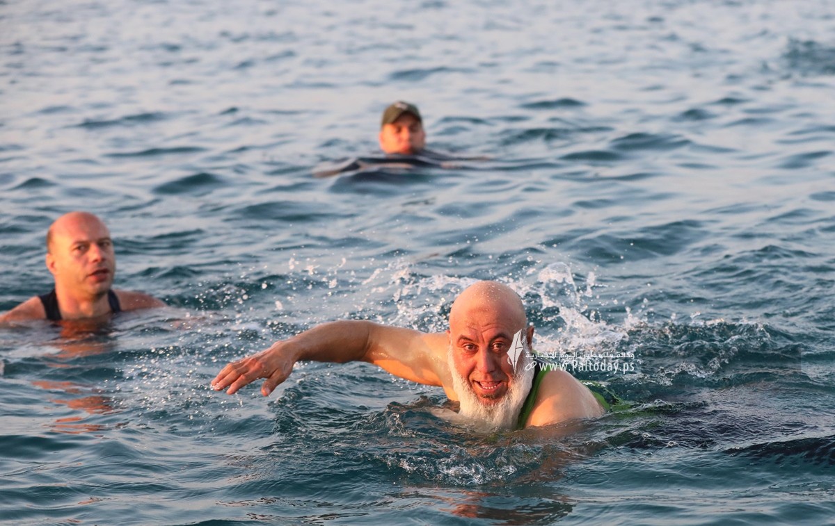 سباحة فى بحر غزة (3).jpg