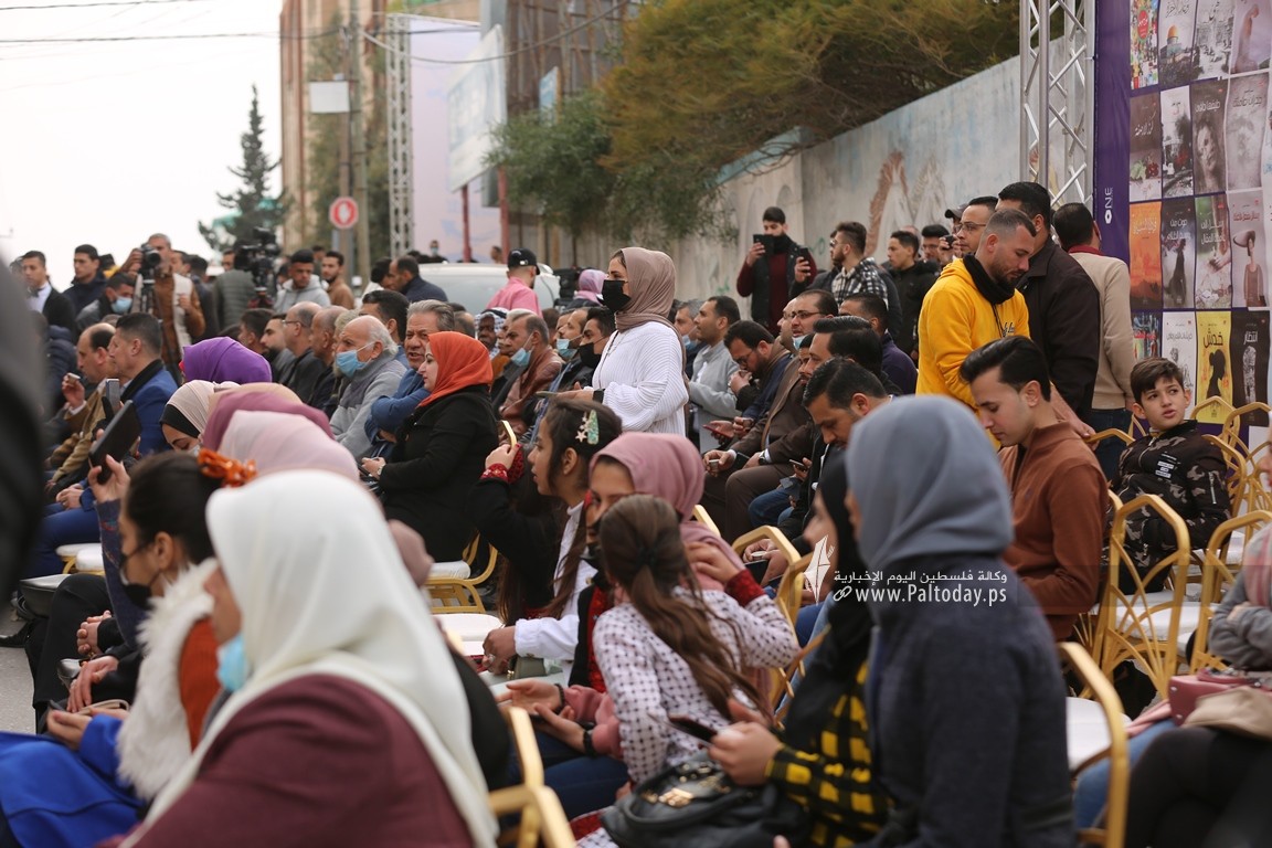  مكتبة سمير منصور أحد أكبر المكتبات في قطاع غزة (19).JPG