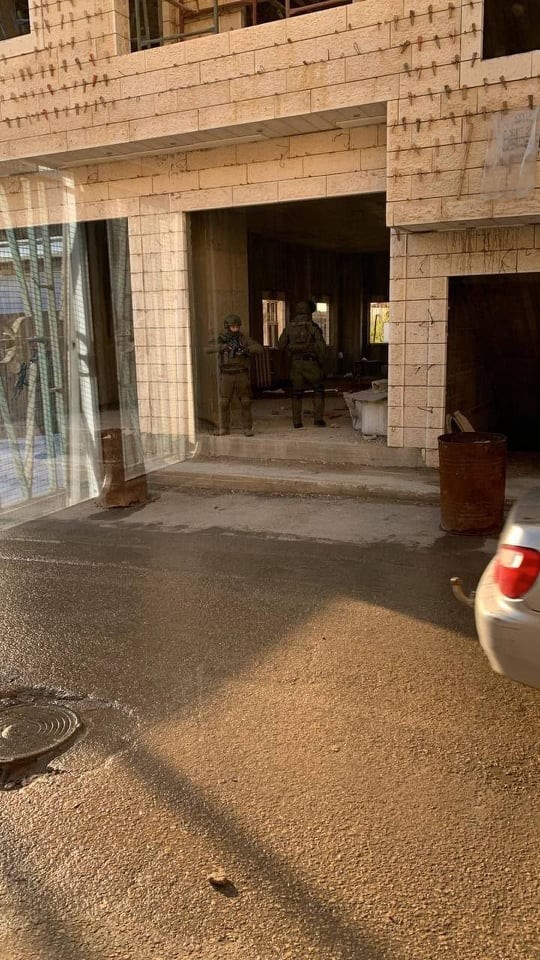 قلنديا.jpg