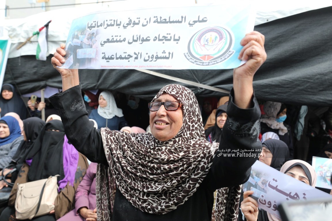 غزة وقفة احتجاجية للهيئة الوطنية العليا للمطالبة بحقوق فقراء ومنتفعي الشؤون أمام مقر undp (9).jpeg