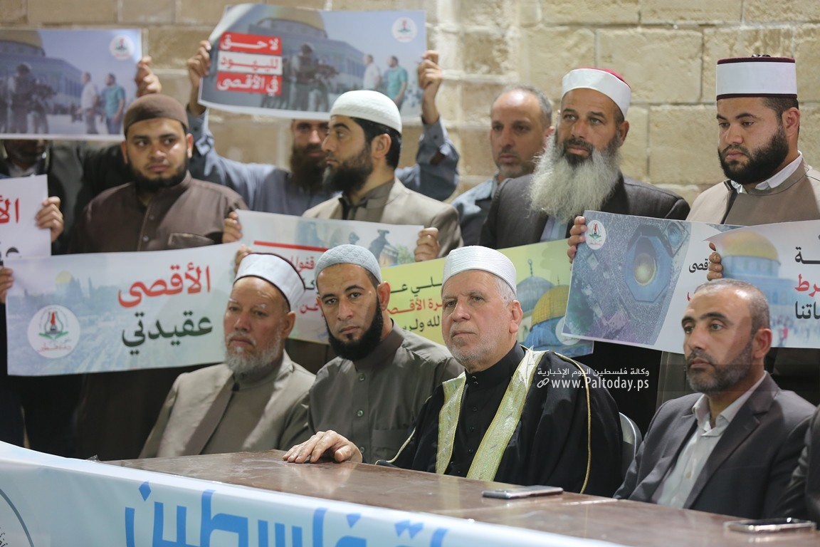 ملتقى دعاة فلسطين ينظم الوقفة العلمائية الاسنادية والداعمة (للأقصى نغضب) في المسجد العمري بغزة (9).JPG