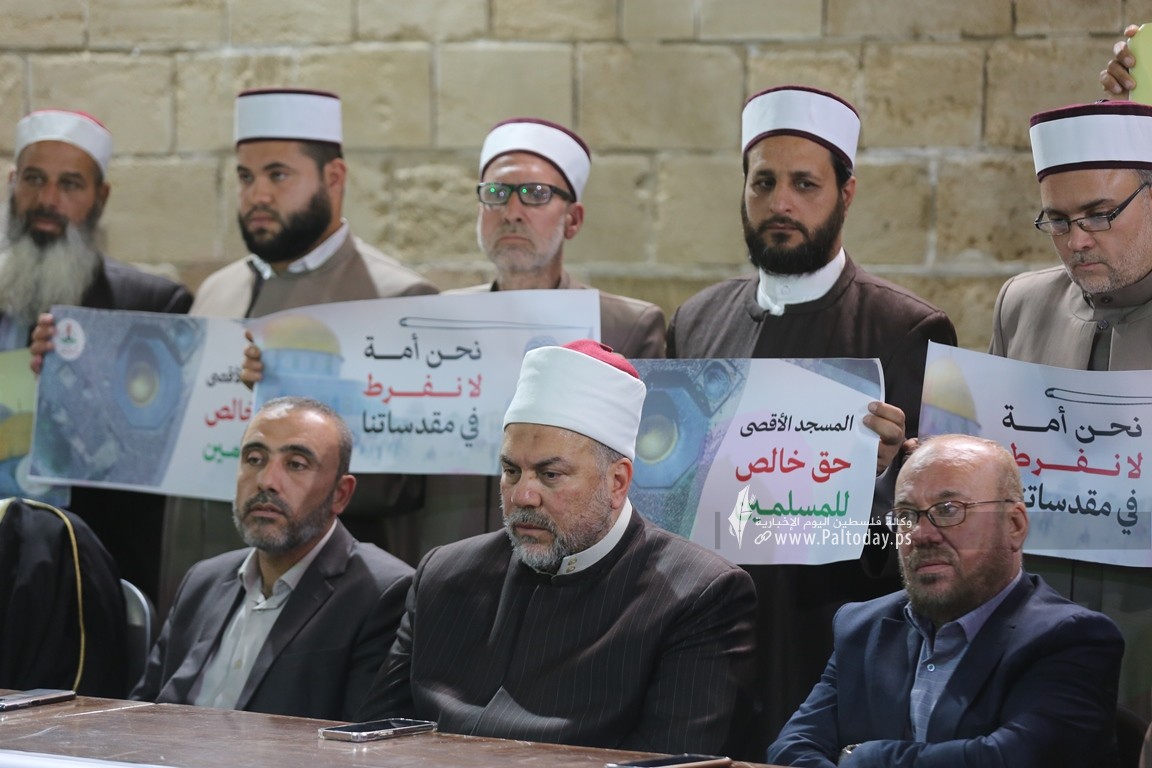 ملتقى دعاة فلسطين ينظم الوقفة العلمائية الاسنادية والداعمة (للأقصى نغضب) في المسجد العمري بغزة (11).JPG