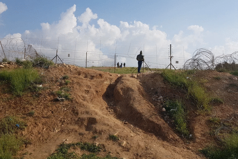 فتحات العمال بالداخل.gif