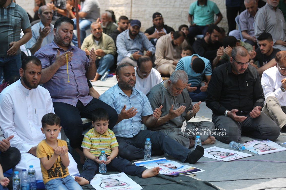 الجهاد بغزة صلاة الجمعة امام مقر الصليب (30).JPG