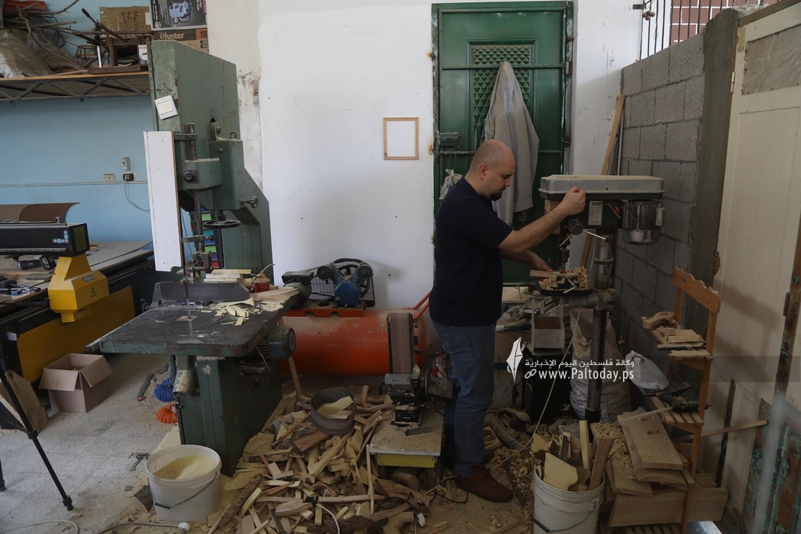 المهندس محمد يبدع في صنع الأدوات التراثية القديمة ويواكب العصر (11).JPG