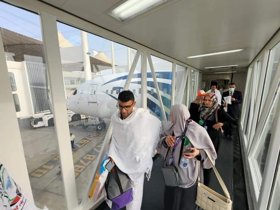 طلائع قوافل حجاج دولة فلسطين من قطاع غزة تصل إلى مطار جدة الدولي (17).jpeg