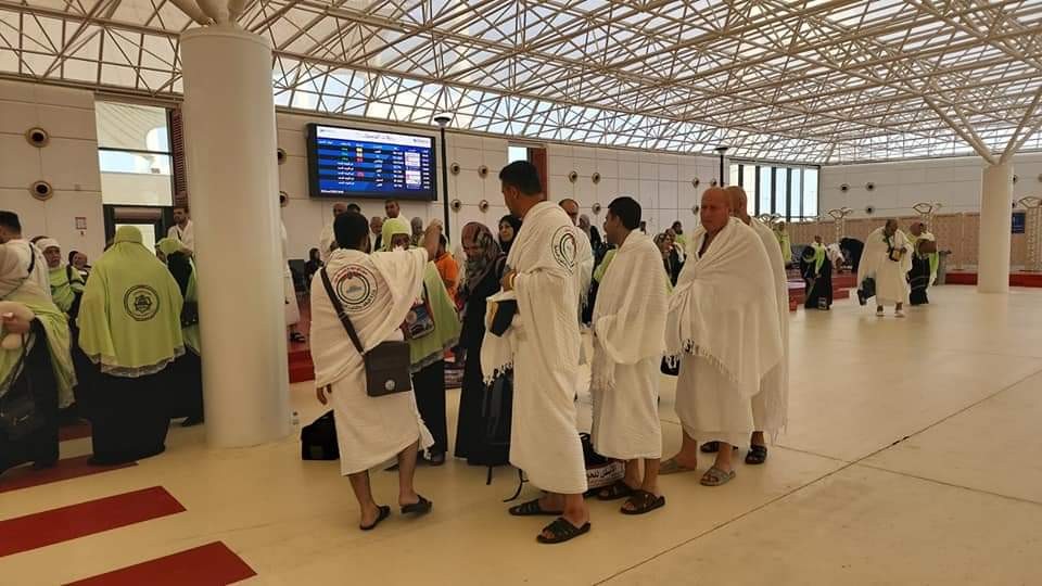طلائع قوافل حجاج دولة فلسطين من قطاع غزة تصل إلى مطار جدة الدولي (6).jpeg