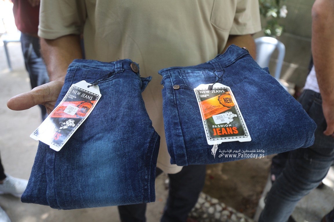 جمعية تجار الملابس في غزة تنظم وقفة احتجاجية رفضاً لقرار وزارة الاقتصاد فرض رسوم إضافية على الملابس المستوردة  (4).JPG