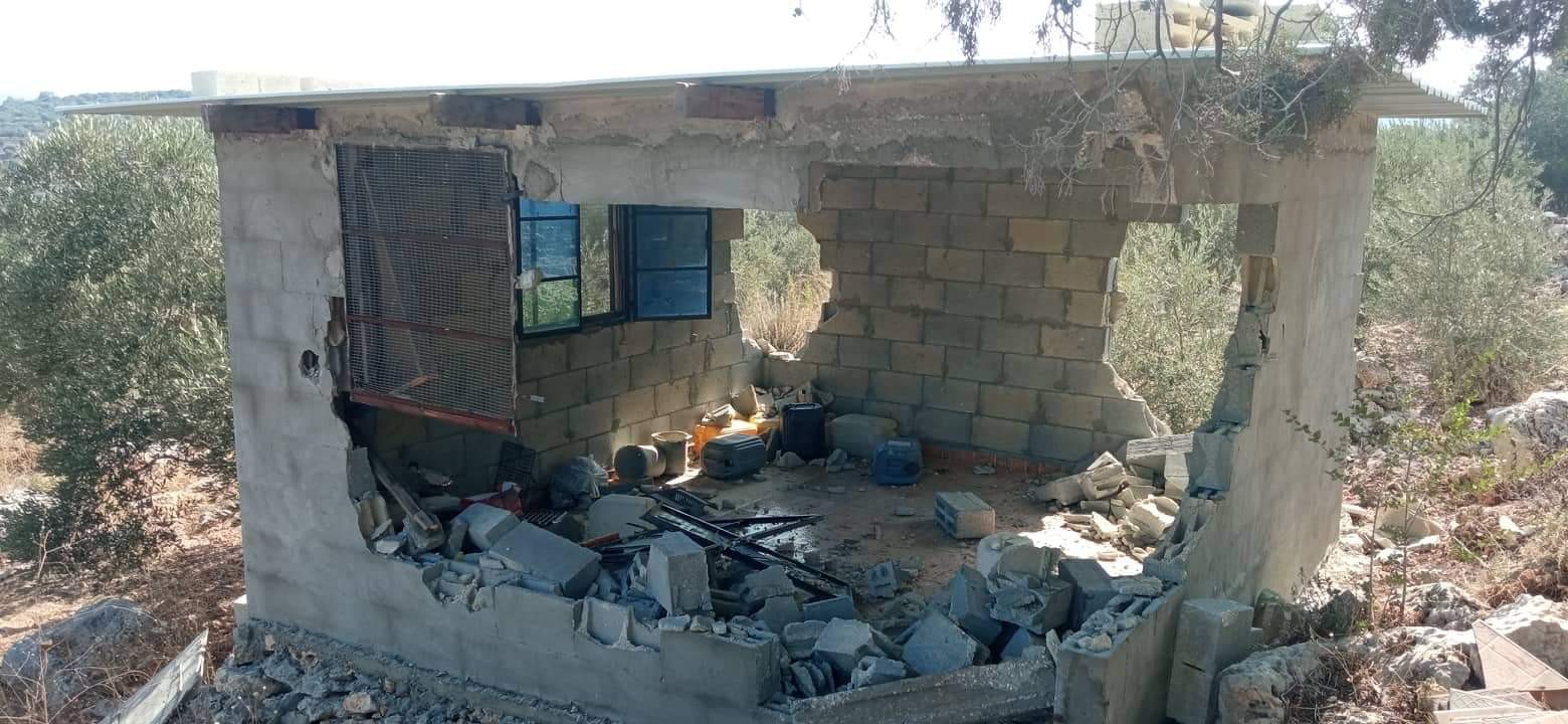 مستوطنون يدمرون غرف زراعية غرب سلفيت في الضفة المحتلة (7).jpeg