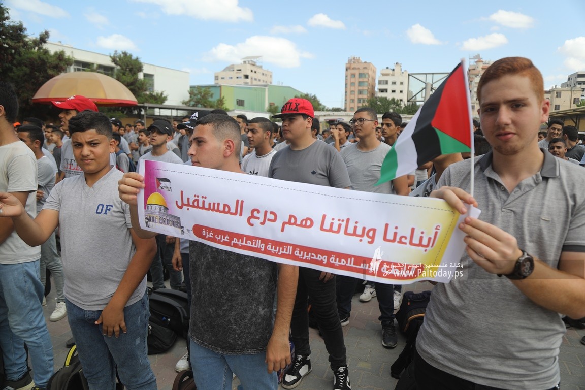  الرابطة الإسلامية تنظم وقفة احتجاجية رفضاً لأسرلة المناهج في مدينة القدس (5).JPG