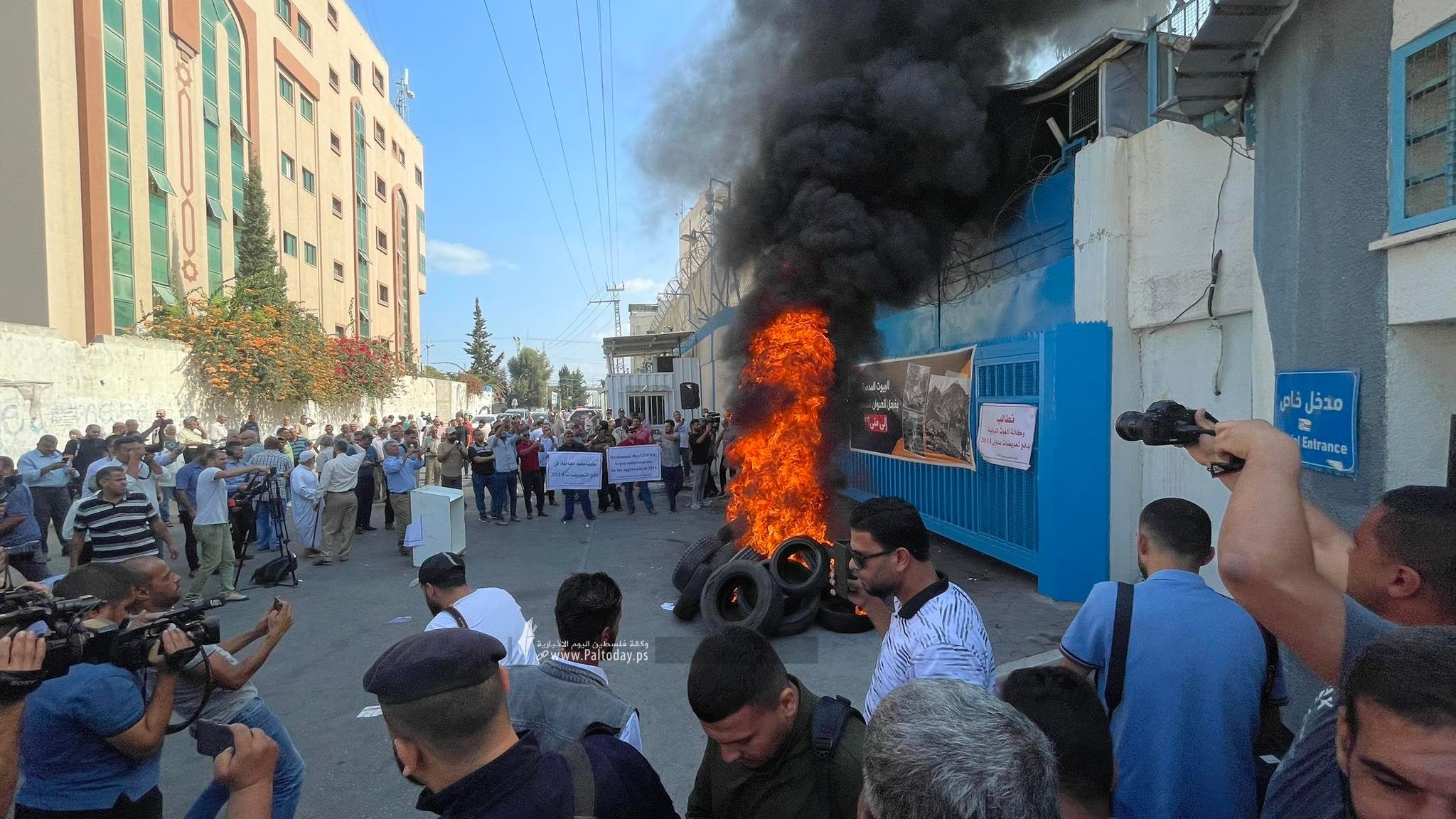 حريق امام الاونروا1.jpg