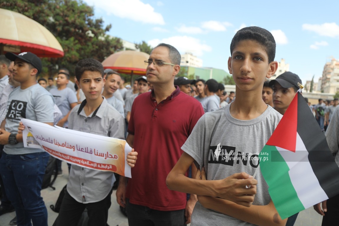  الرابطة الإسلامية تنظم وقفة احتجاجية رفضاً لأسرلة المناهج في مدينة القدس (3).JPG