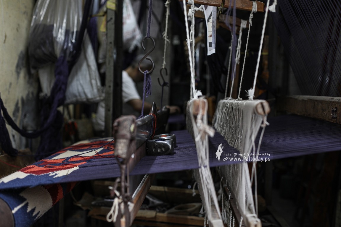 صناعة السجاد اليدوي في غزة حرفة تراثية صامدة في وجه الزمن (10).JPG