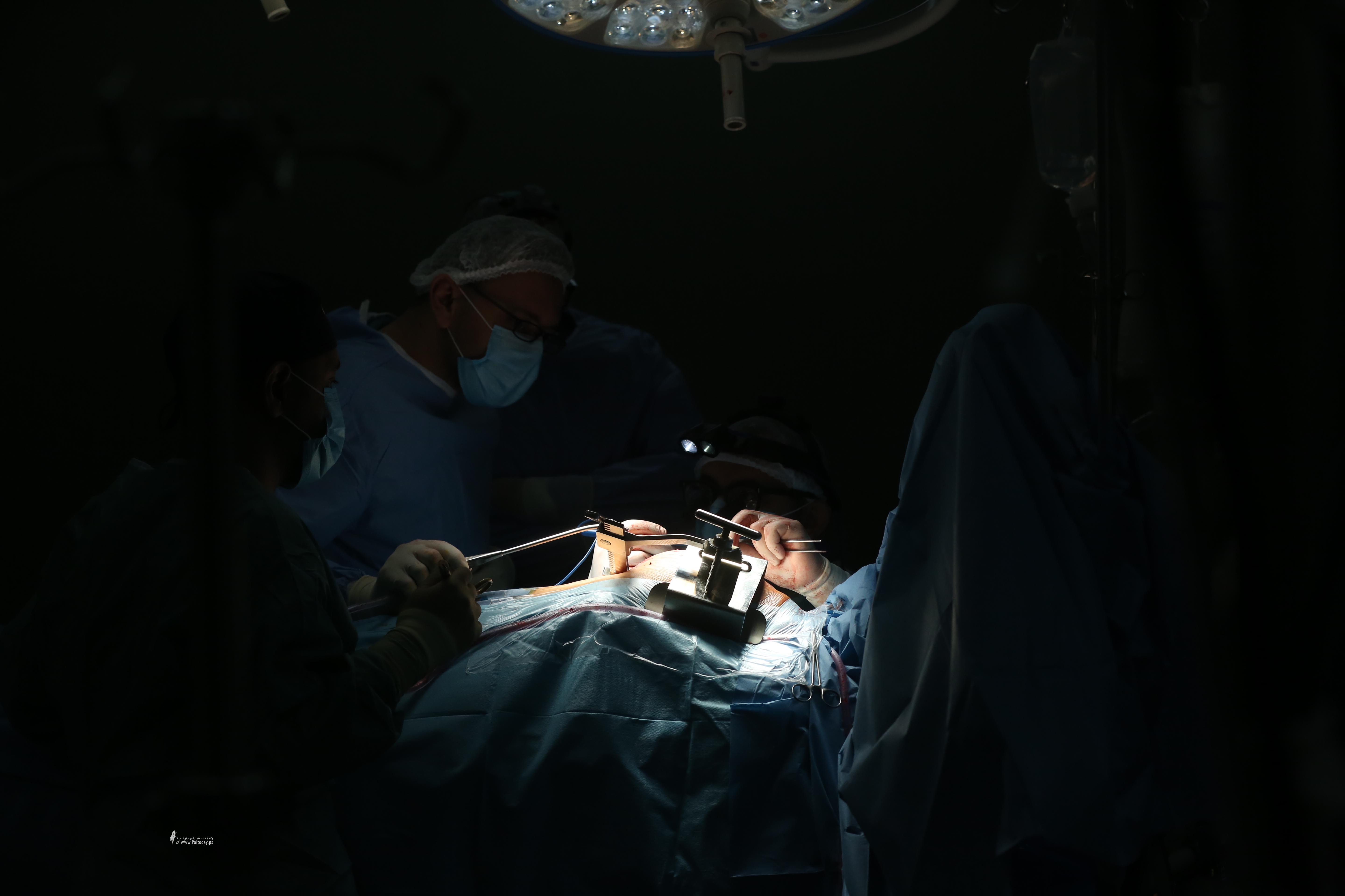 وفد مصري يجري عمليات جراحية في غزة (1).jpg