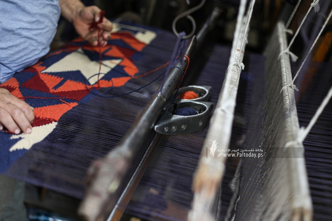 صناعة السجاد اليدوي في غزة حرفة تراثية صامدة في وجه الزمن (18).JPG