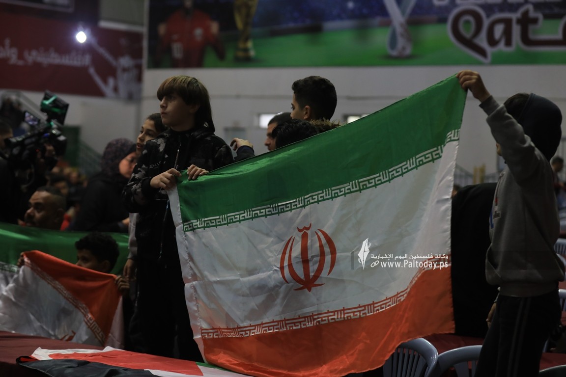 جماهير قطاع غزة داخل صالة سعد صايل تتابع مباراة ايران ضد امريكا (9).JPG