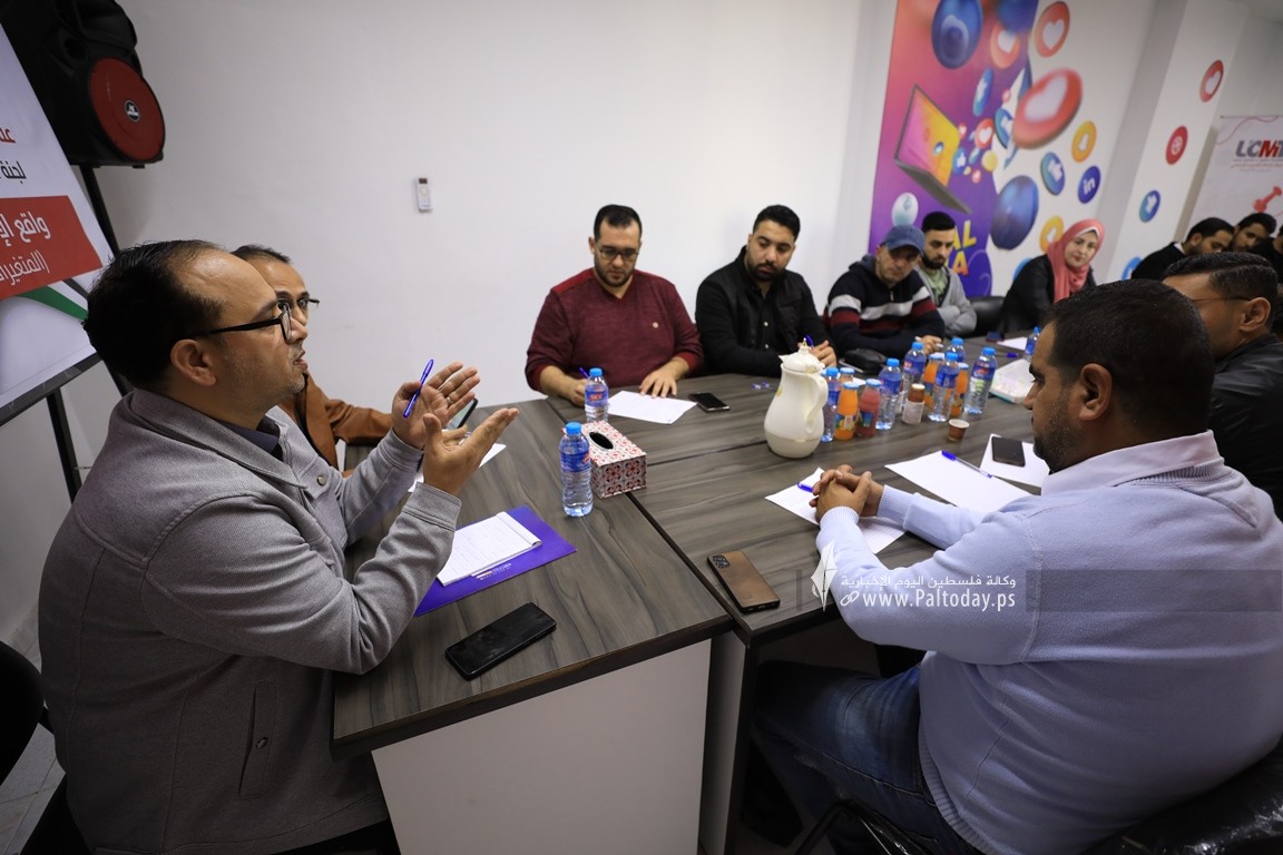 صحفيون واعلاميون ينظمون لقاء حول واقع الإعلام الرقمي الفلسطيني خلال 2022 (12).JPG
