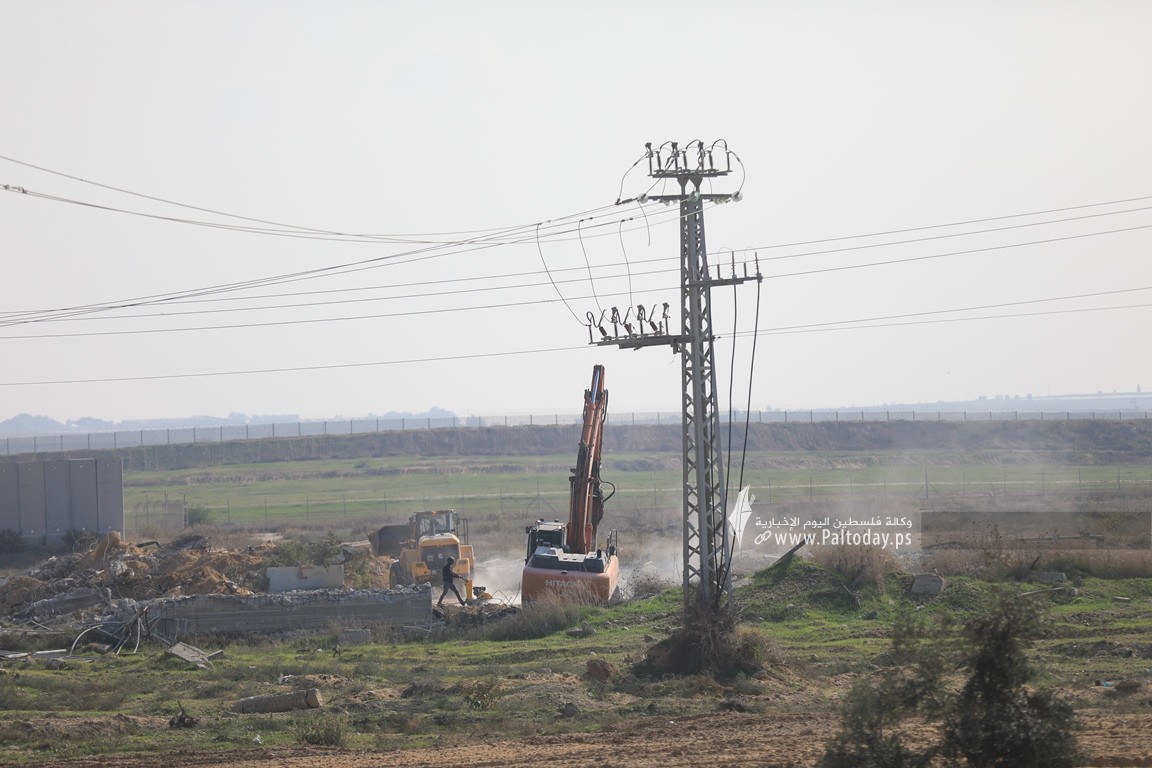 إزالة معبر كارني شمال قطاع غزة (7).JPG