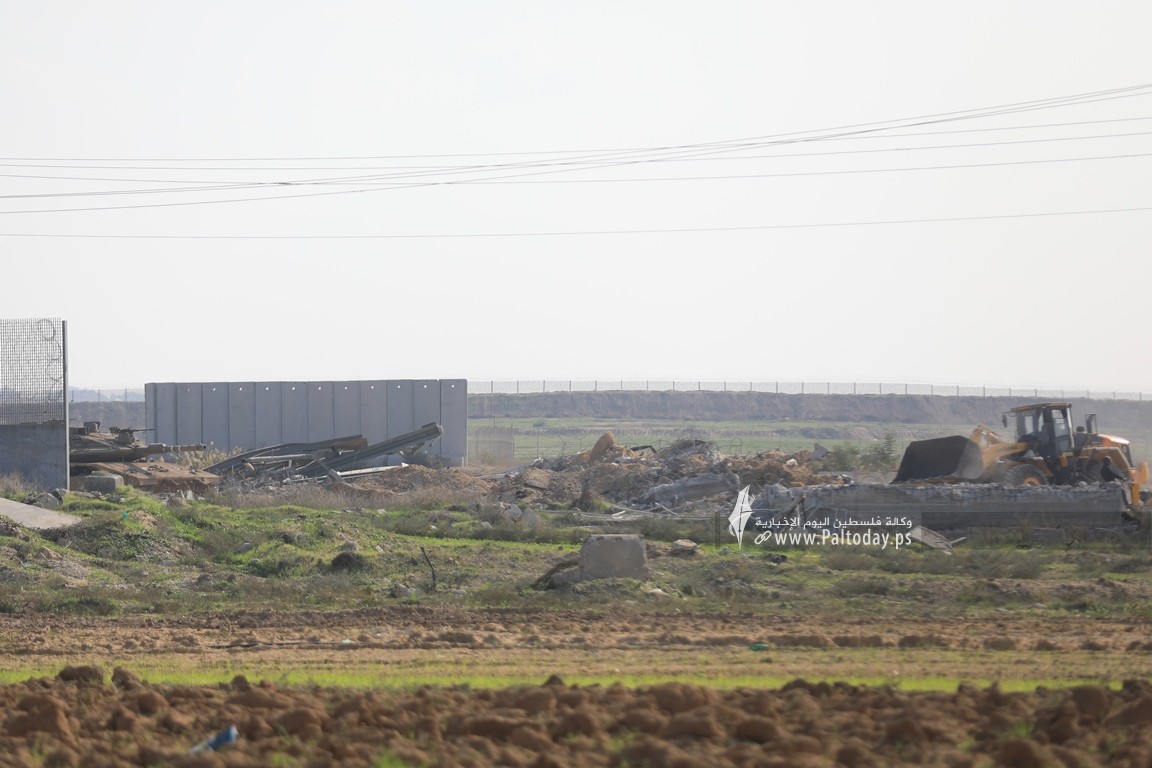 إزالة معبر كارني شمال قطاع غزة (8).JPG