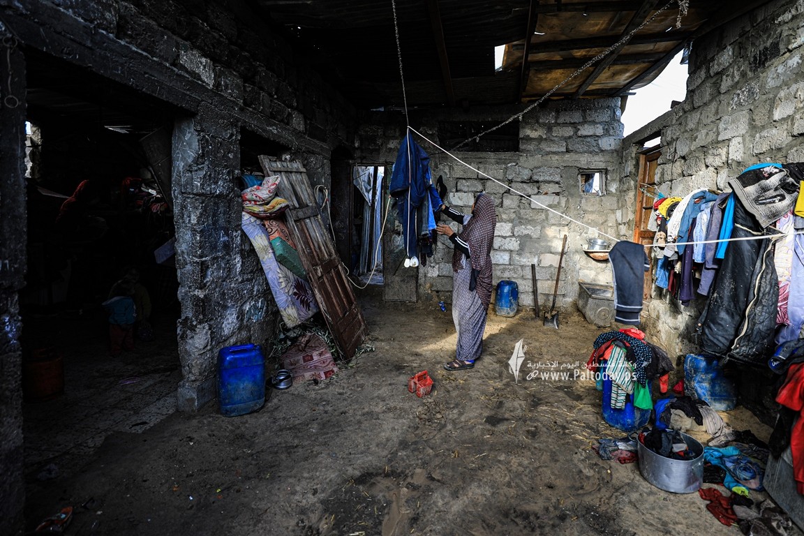 منخفضات جوية تزيد أوضاع الفقراء سوءا في قطاع غزة (19).JPG