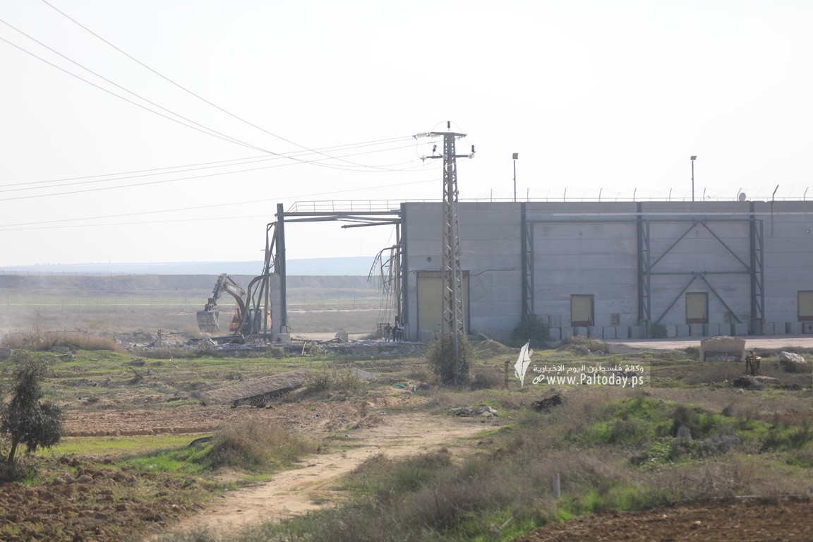 إزالة معبر كارني شمال قطاع غزة (5).JPG