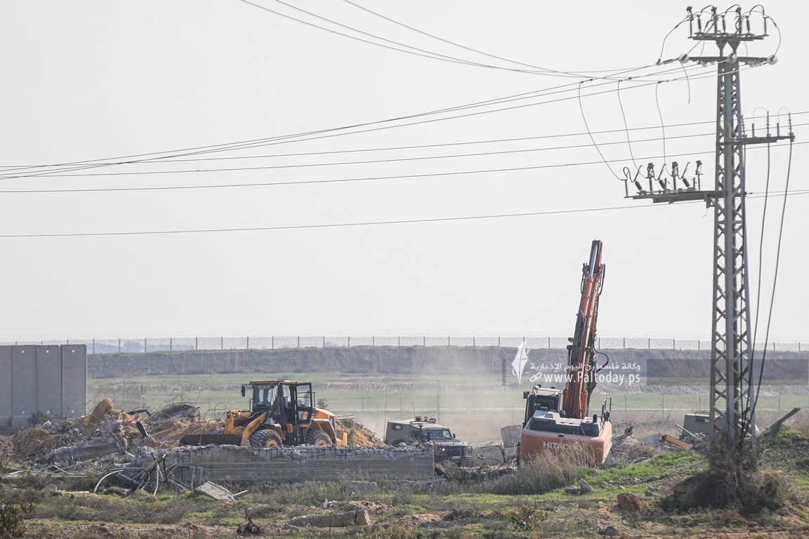 إزالة معبر كارني شمال قطاع غزة (18).JPG
