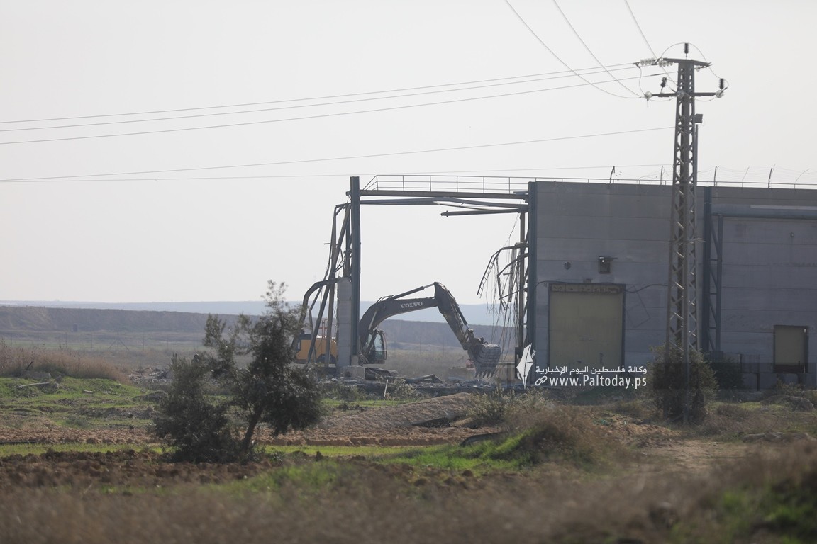 إزالة معبر كارني شمال قطاع غزة (1).JPG