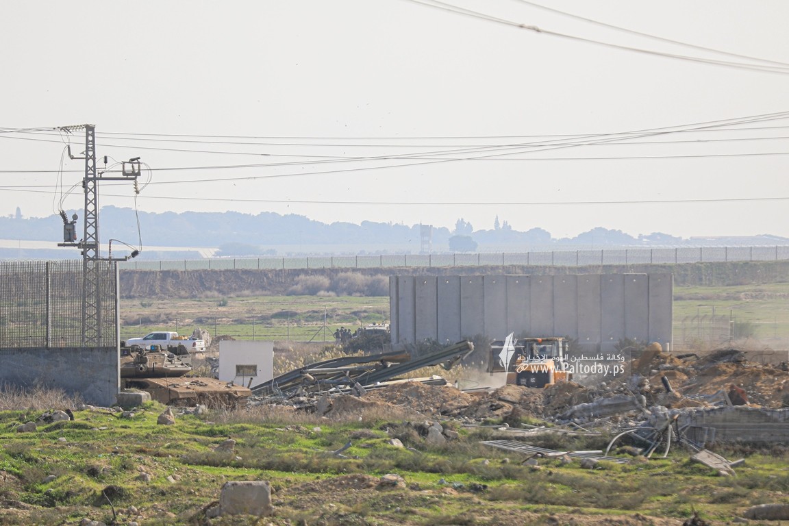 إزالة معبر كارني شمال قطاع غزة (16).JPG