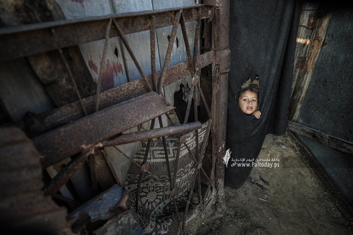 منخفضات جوية تزيد أوضاع الفقراء سوءا في قطاع غزة (15).JPG