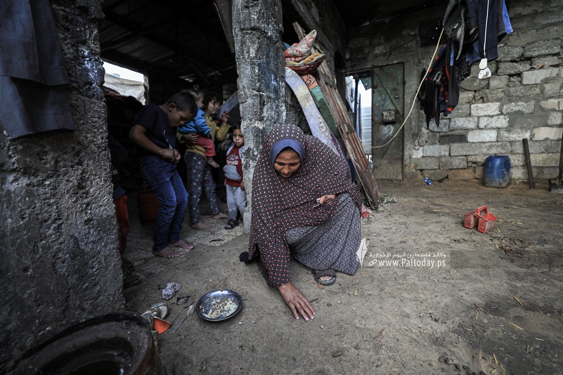 منخفضات جوية تزيد أوضاع الفقراء سوءا في قطاع غزة (22).JPG