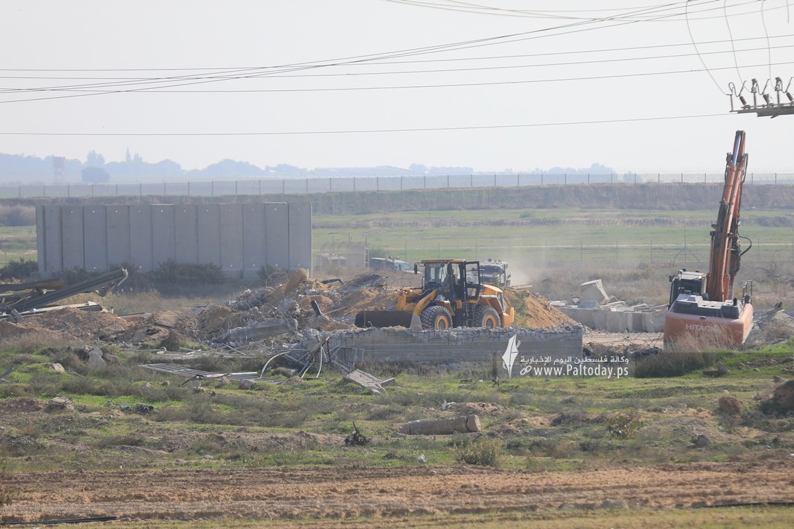 إزالة معبر كارني شمال قطاع غزة (17).JPG