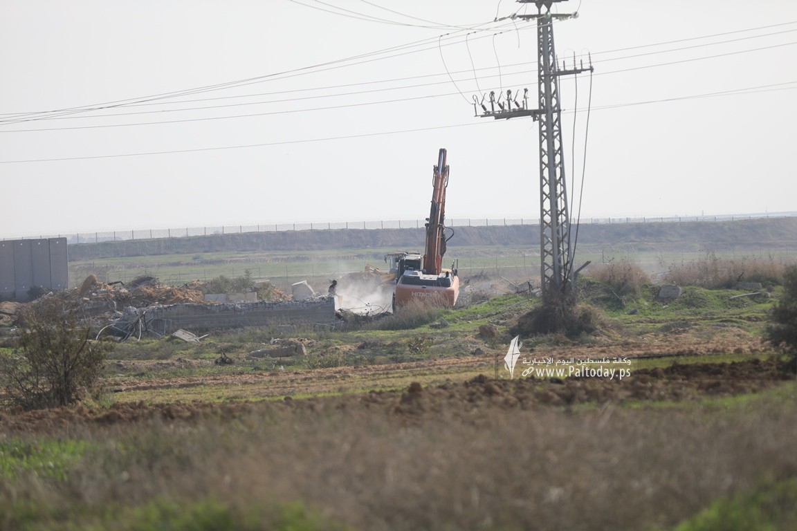 إزالة معبر كارني شمال قطاع غزة (3).JPG