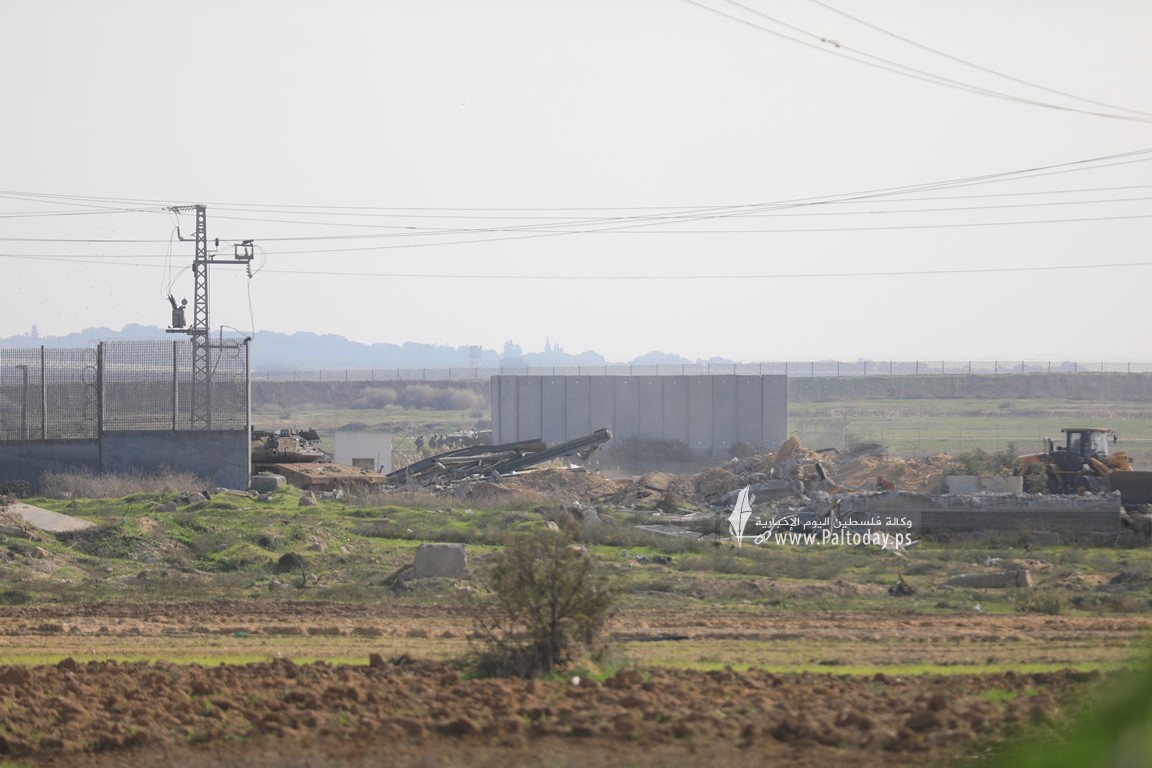 إزالة معبر كارني شمال قطاع غزة (15).JPG