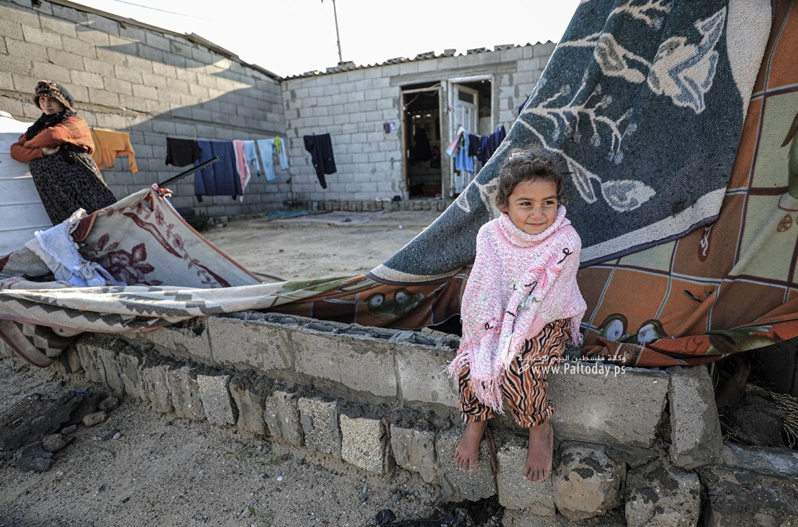 منخفضات جوية تزيد أوضاع الفقراء سوءا في قطاع غزة (8).JPG