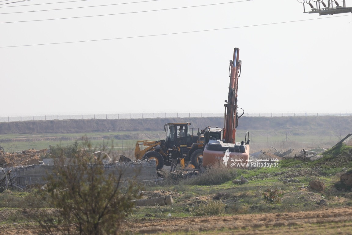 إزالة معبر كارني شمال قطاع غزة (11).JPG