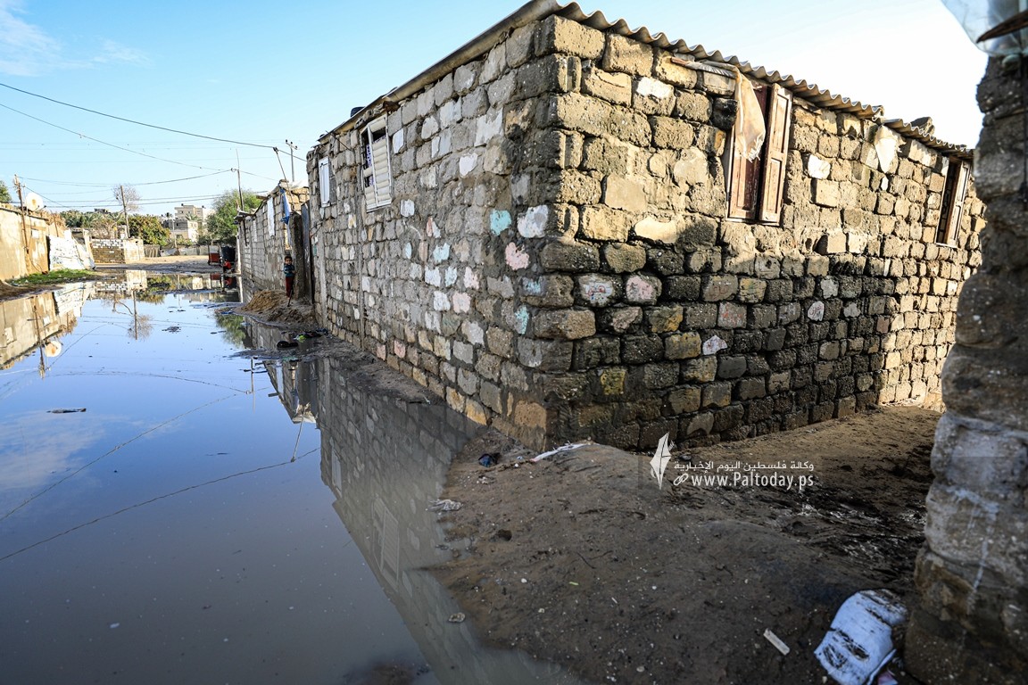منخفضات جوية تزيد أوضاع الفقراء سوءا في قطاع غزة (18).JPG