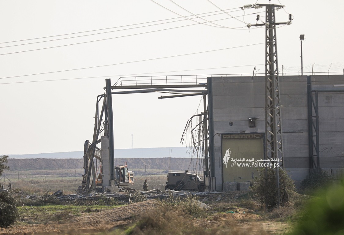 إزالة معبر كارني شمال قطاع غزة (21).JPG